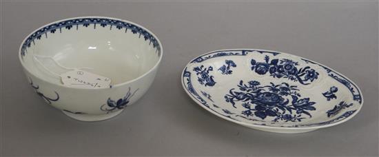 A Worcester Peony pattern blue and white bowl and a Worcester Rose-centred Spray Group blue and white oval stand, 15.5cm and 20.5cm